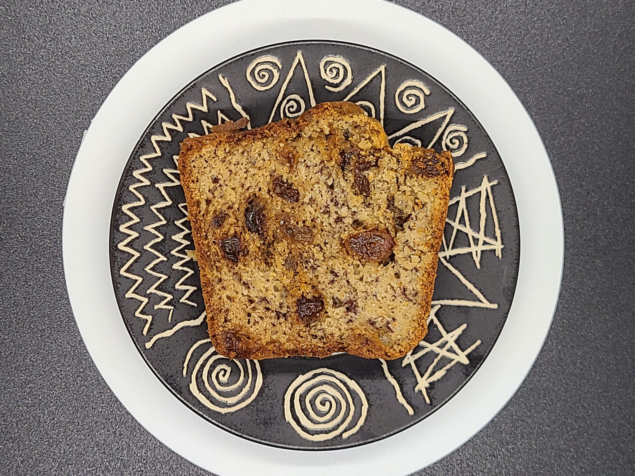tranche de cake aux raisins secs sans sucres ajoutés