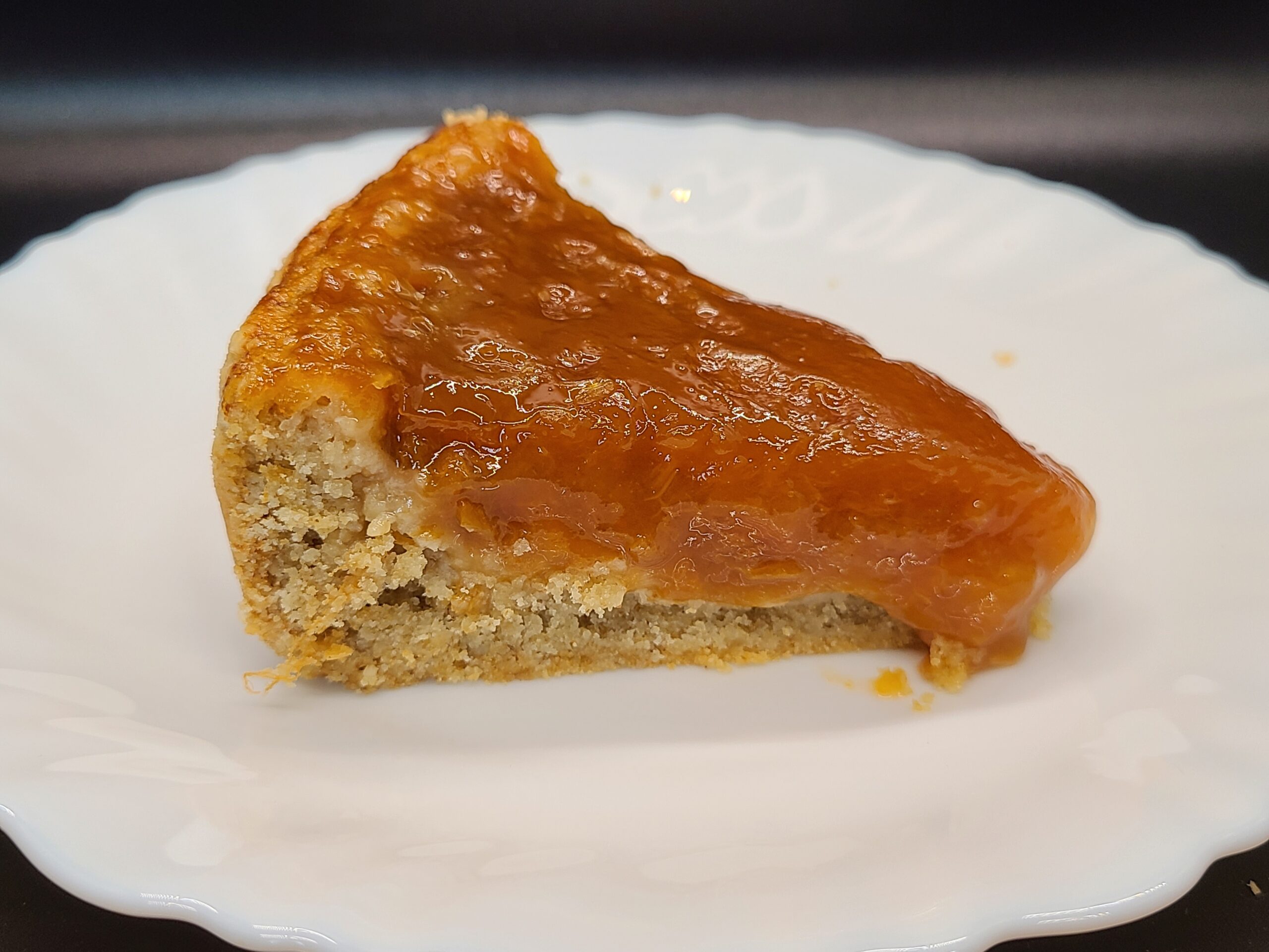 Part de tarte gâteau à la compote d'abricot